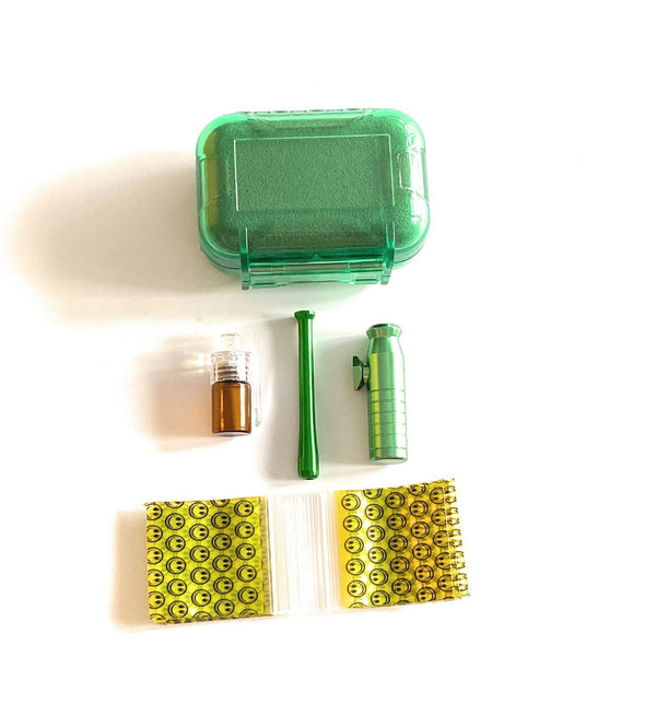 Étui rigide pour tabac à priser "Locker" avec distributeur en aluminium, distributeur avec cuillère, tube à dessin et sac avec clip étanche en vert Sniff Snuff