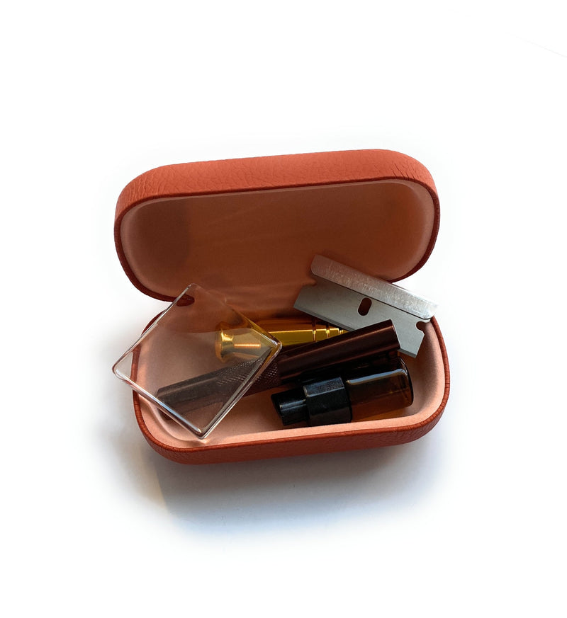 SET Brown Sniff Snuff Sniffer Schnupf Spender Dispenser (Röhrchen, Mini-Glasplatte, Spender mit Löffel, Dosierer, Klinge) in Hard Case
