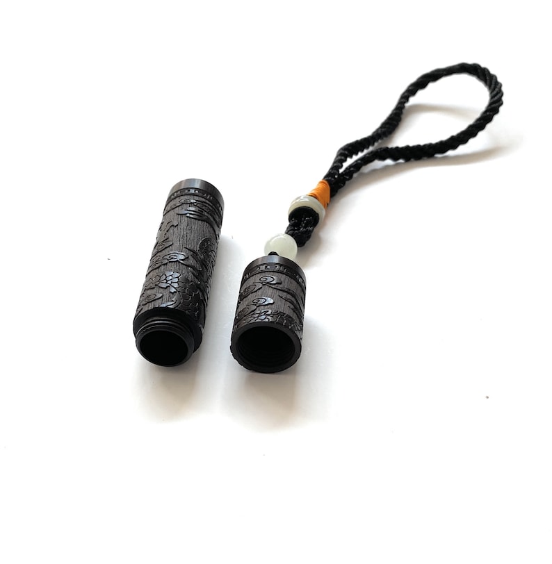 Boîte de rangement pour pendentifs dragon avec boucle, pilulier, bouteille, porte-clés en marron avec motif dragon aspect bois (90 mm)