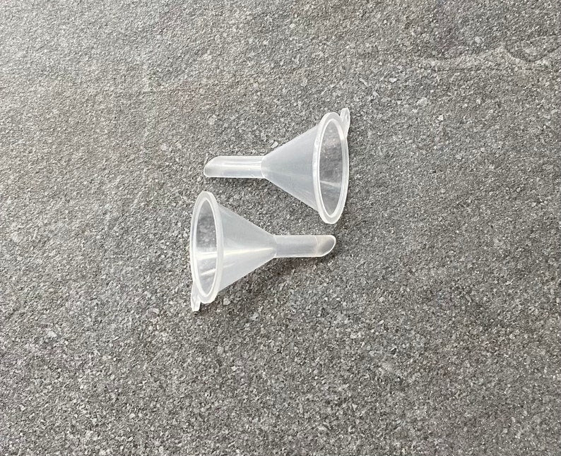 Mini funnel set (2 pieces) universal funnel with eyelet made of plastic funnel