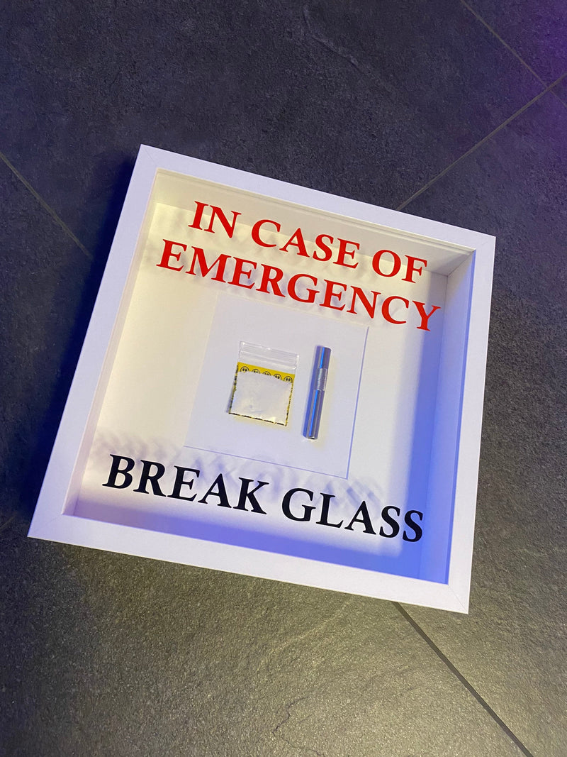 Wandbild/Bild „In Emergency Break Glass - Kokain“ in weiß Wandschmuck Fun Spass Geschenk
