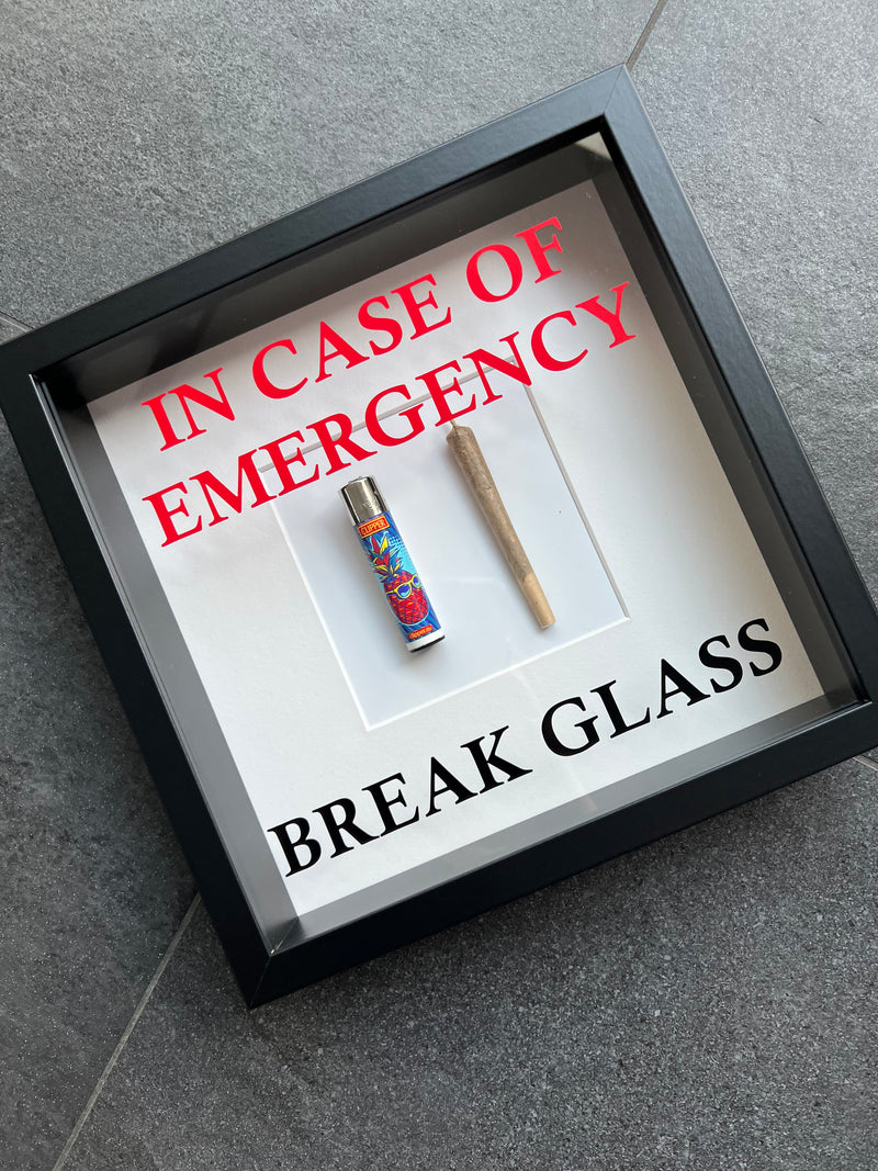 Wandbild/Bild „In Emergency - Break Glass -  Joint/Rauchen Spaß mit Bilderrahmen schwarz
